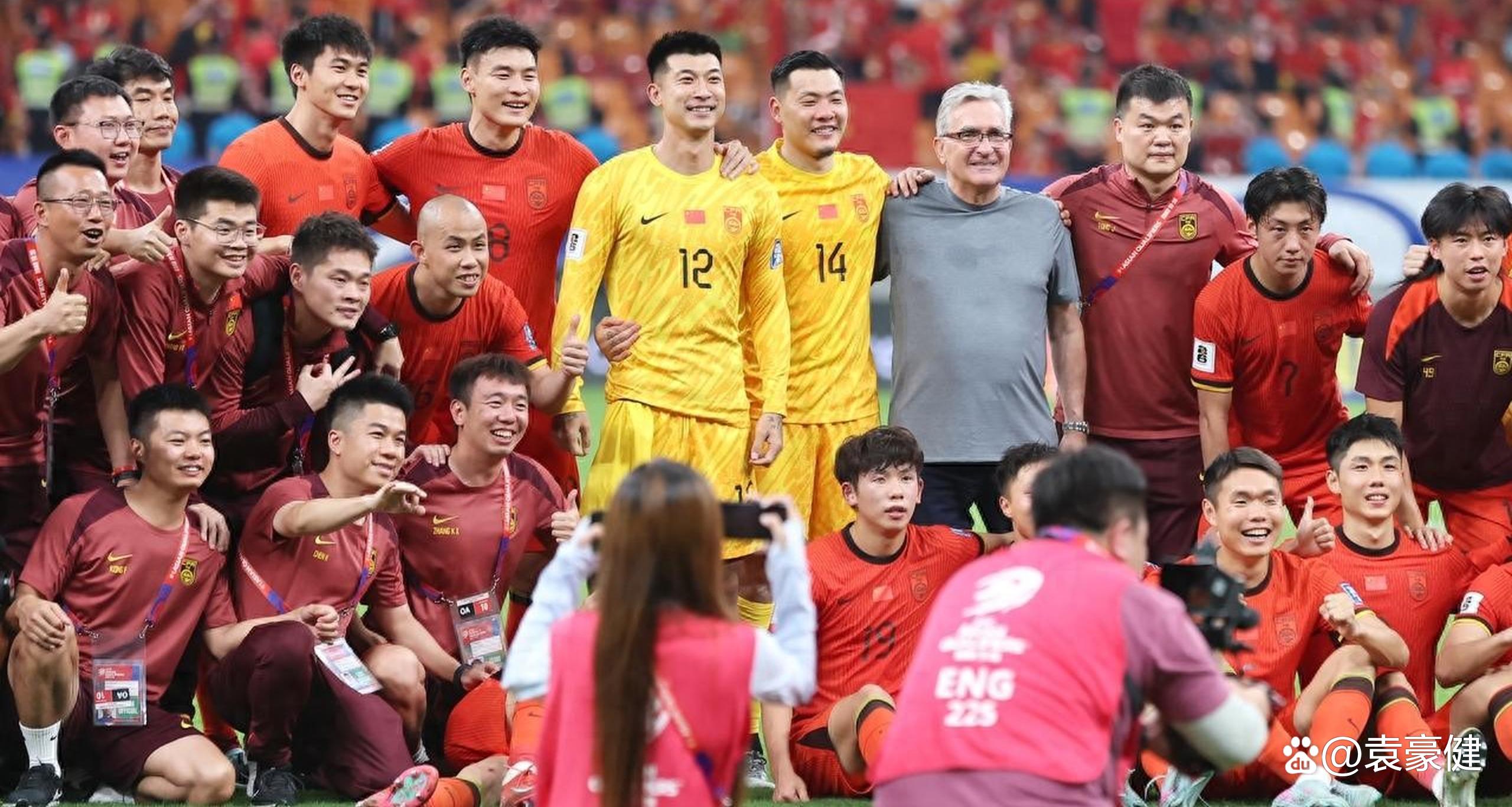 国内足球联赛激烈对决，各队形势微妙的简单介绍