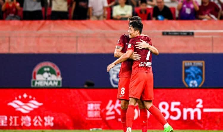 足球赛事中突如其来意外情况