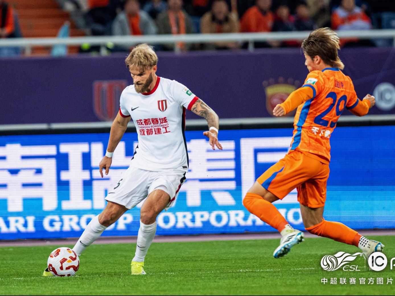 前锋连续进球，球队前景一片光明的简单介绍