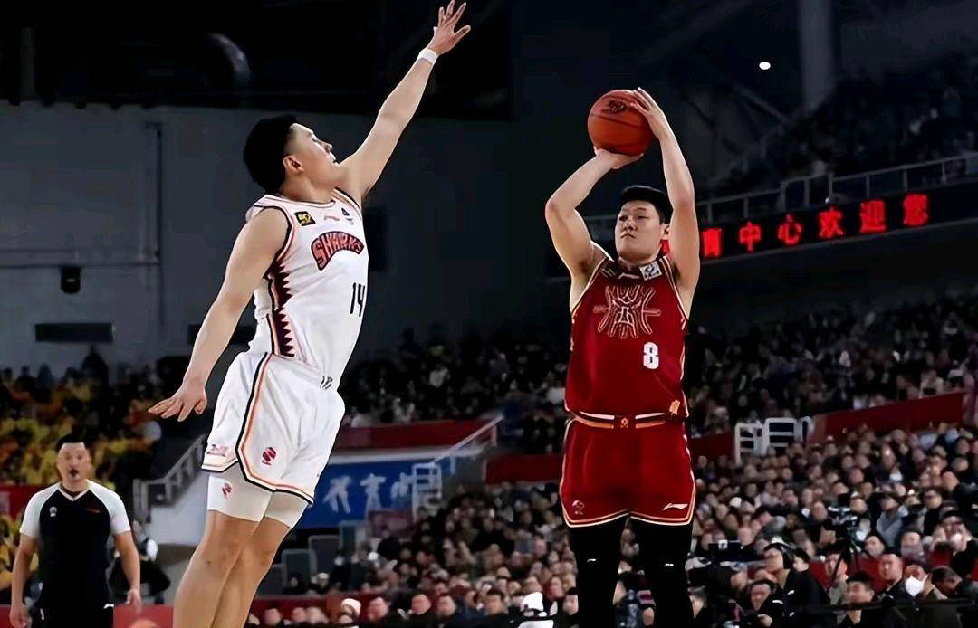 雷火电竞-经典对决再现篮球赛场，强强碰撞令人期待