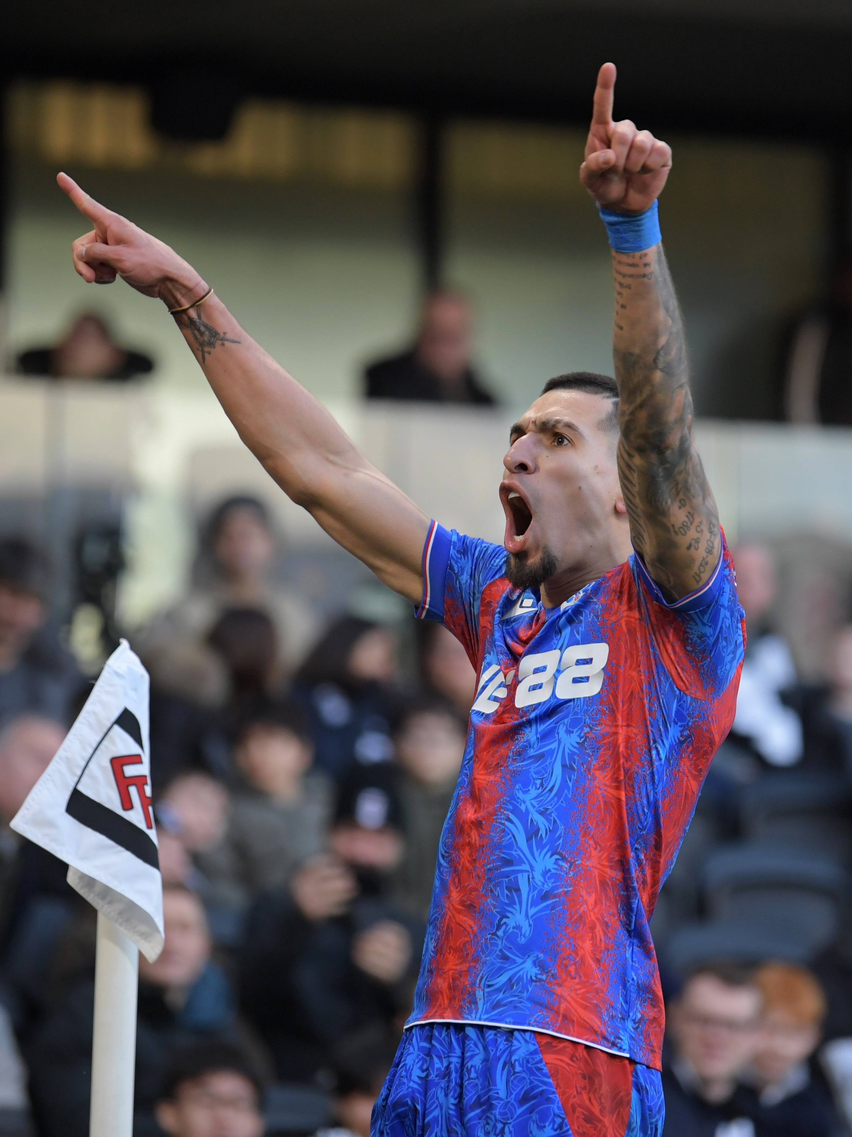 关于水晶宫爆冷取胜，击败莱斯特城的信息