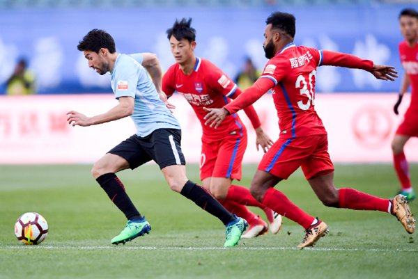 关于重庆斯威主场抗衡大连一方，谁将笑到最后？的信息