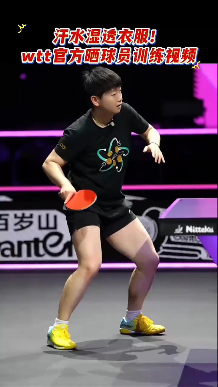 关于球场上挥汗如雨，球员们战斗到底的信息