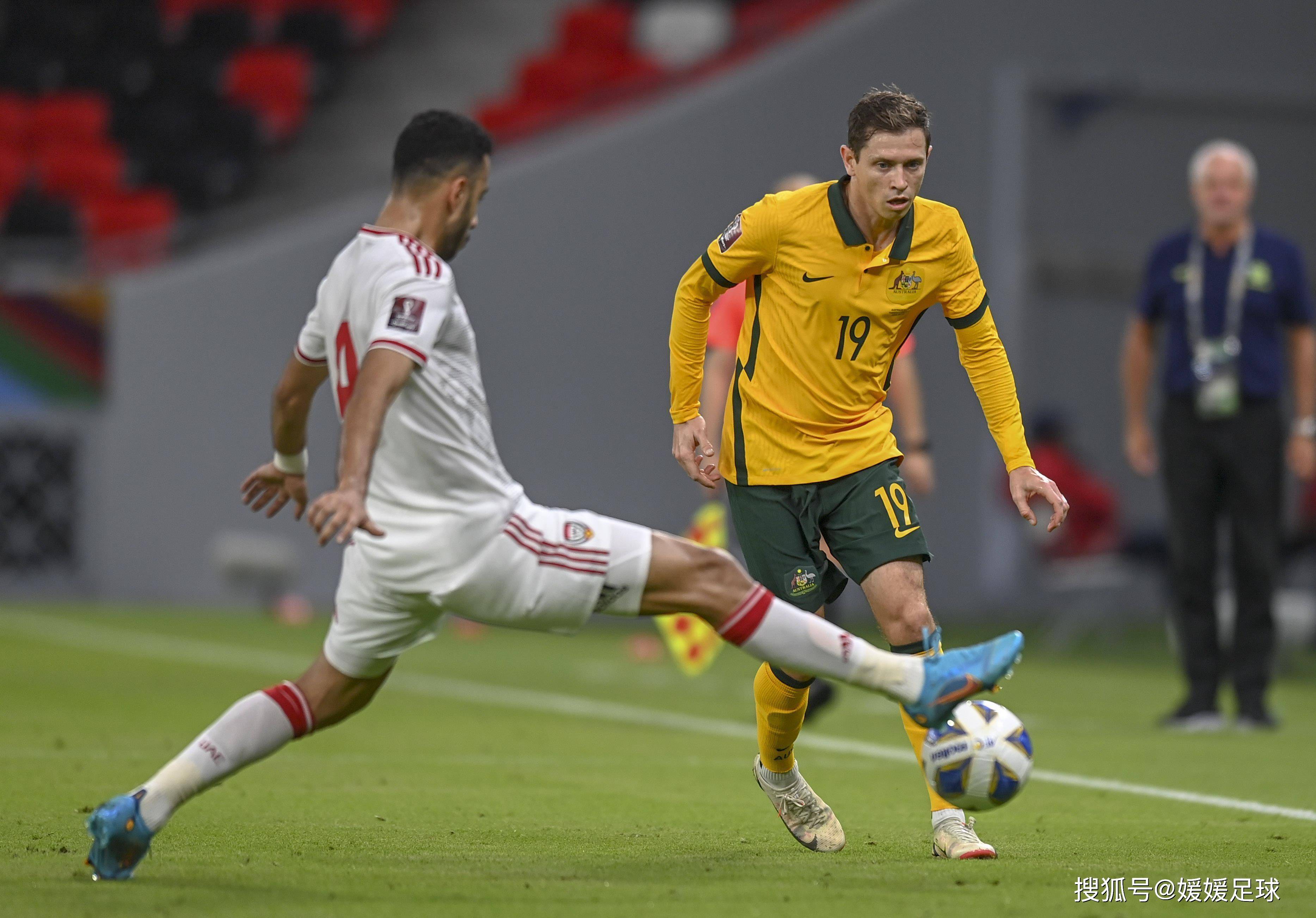 足球比赛中的精彩瞬间与激烈对抗 足球比赛中的精彩瞬间与激烈对抗