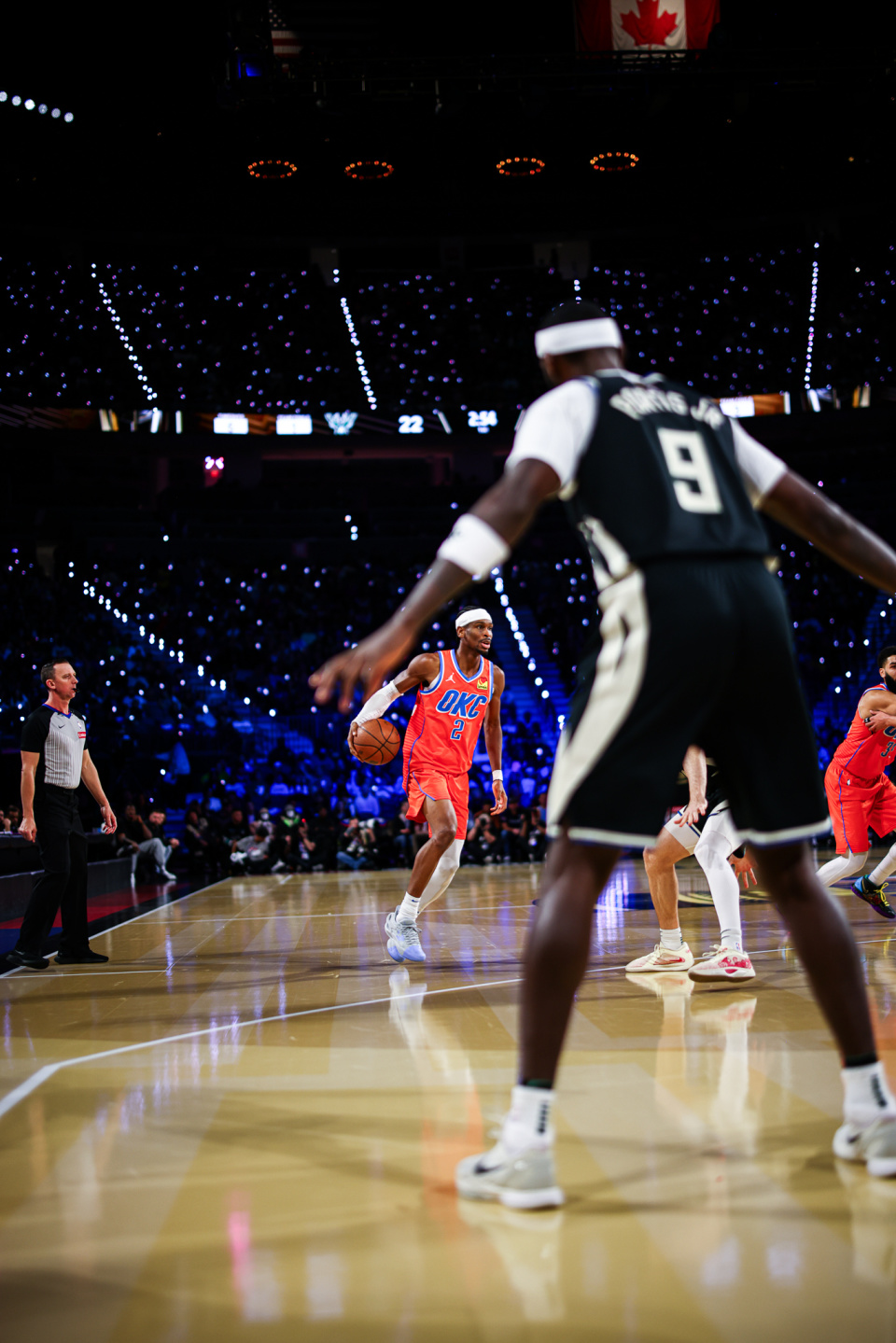 雄鹿险胜上海队，杜兰特状态火热