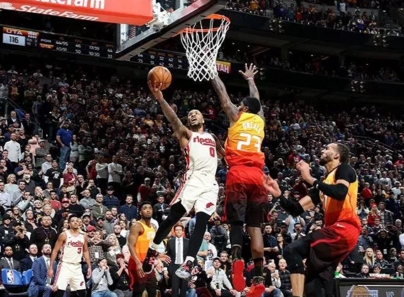 雷火电竞亚洲先驱-爵士碾压四川队，利拉德统治全场