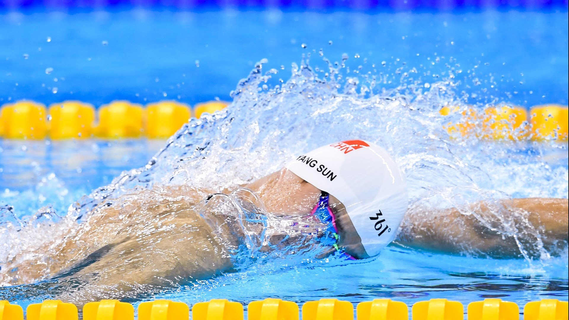 铁蹄碾过天山，当国王的收割机开进新疆，字母哥将孤城扛在肩头