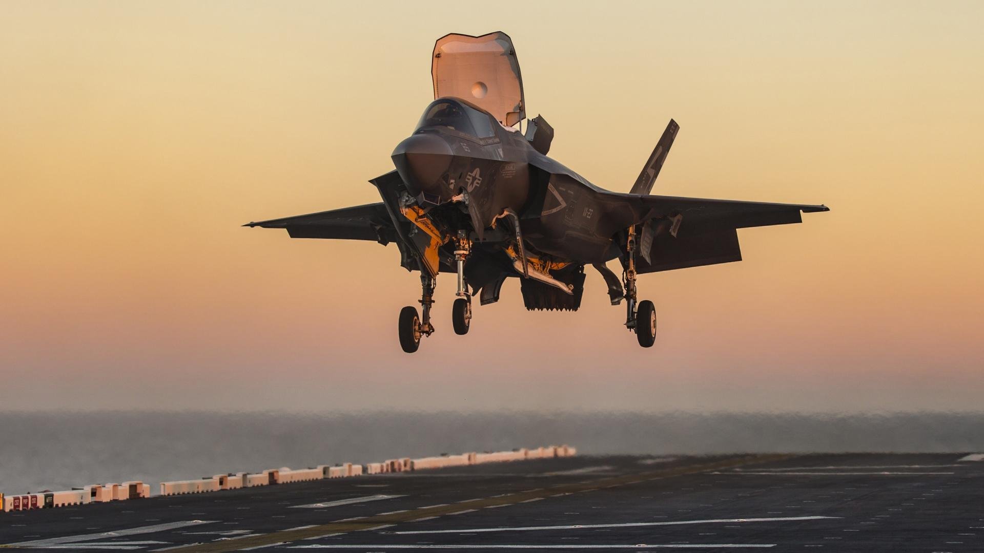 平行赛道的巅峰对决，维斯塔潘与字母哥的共同证明之夜